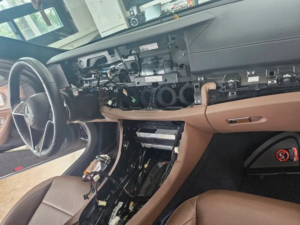Mercedes-Benz E-Class W213 ambient lighting - Mercedes-Benz E-Class W213 Ambient Lighting Review — Cost photo 4