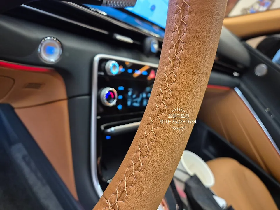 Genesis GV80 Facelift steering wheel - Genesis GV80 Facelift Steering Wheel Customization: Brown Leather photo 4