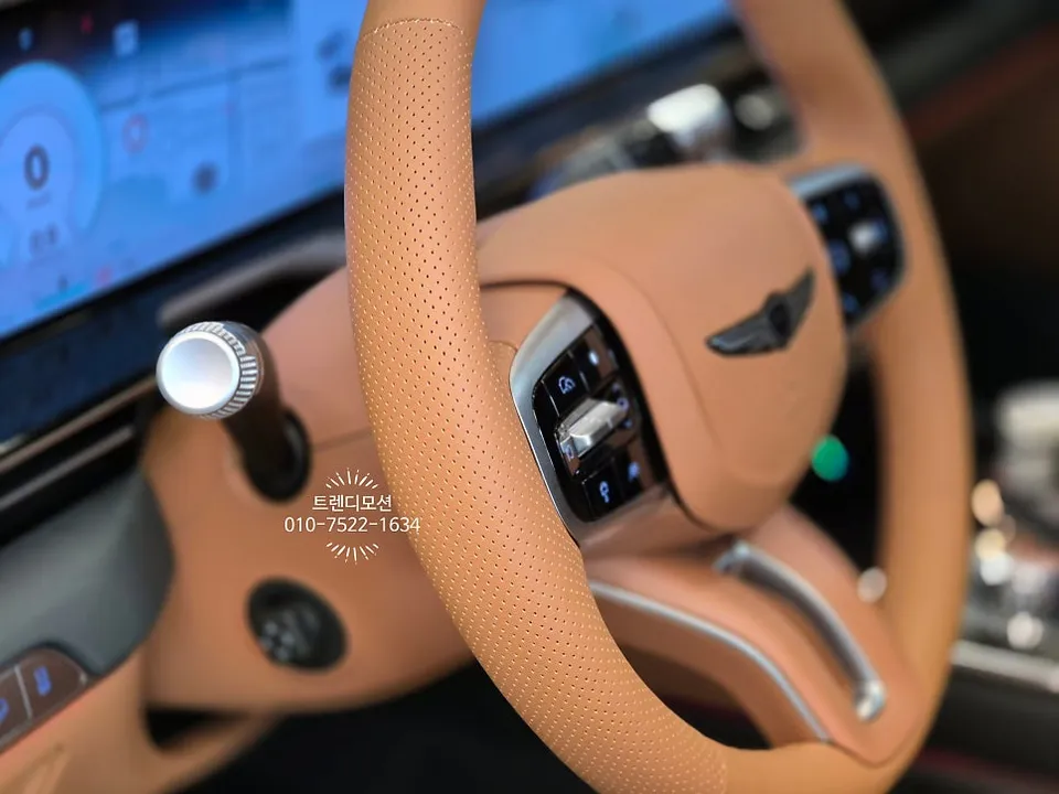 Genesis GV80 Facelift steering wheel - Genesis GV80 Facelift Steering Wheel Customization: Brown Leather photo 6