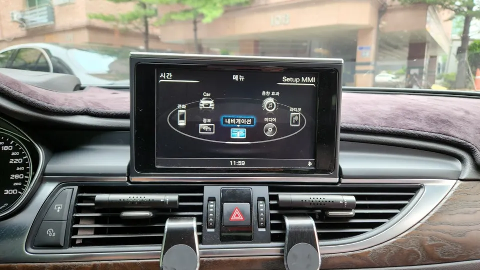 Audi A6 C7のカーラッピング事例|費用目安・仕上がり 施工写真 1-2