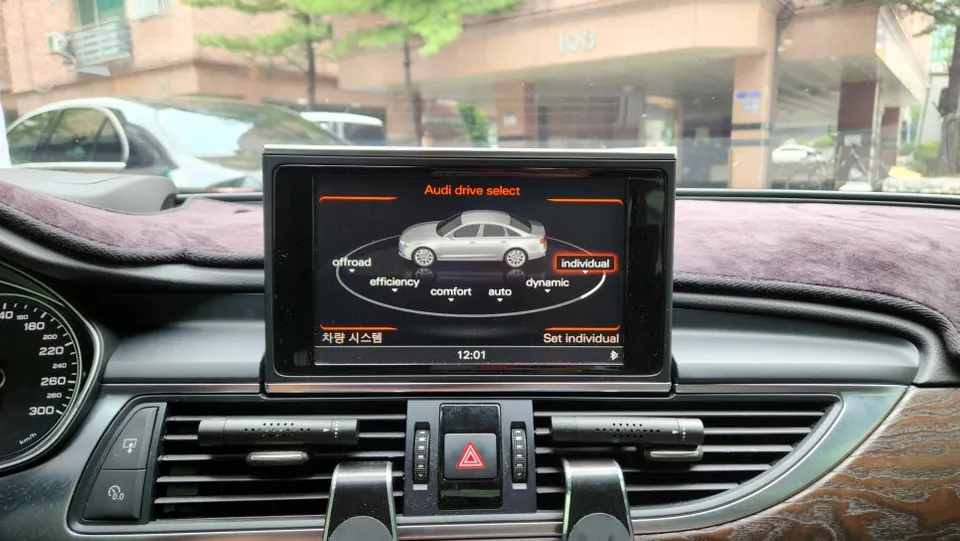 Audi A6 C7のカーラッピング事例|費用目安・仕上がり 施工写真 2-3