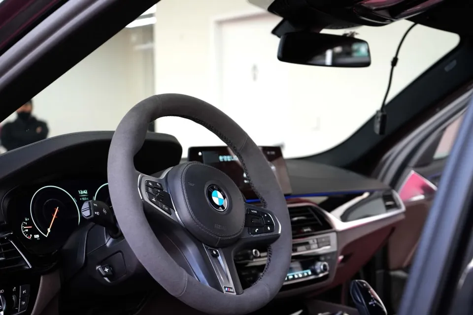 BMW 5 Seriesのドラレコ取付事例|費用目安・仕上がり 施工写真 3-2