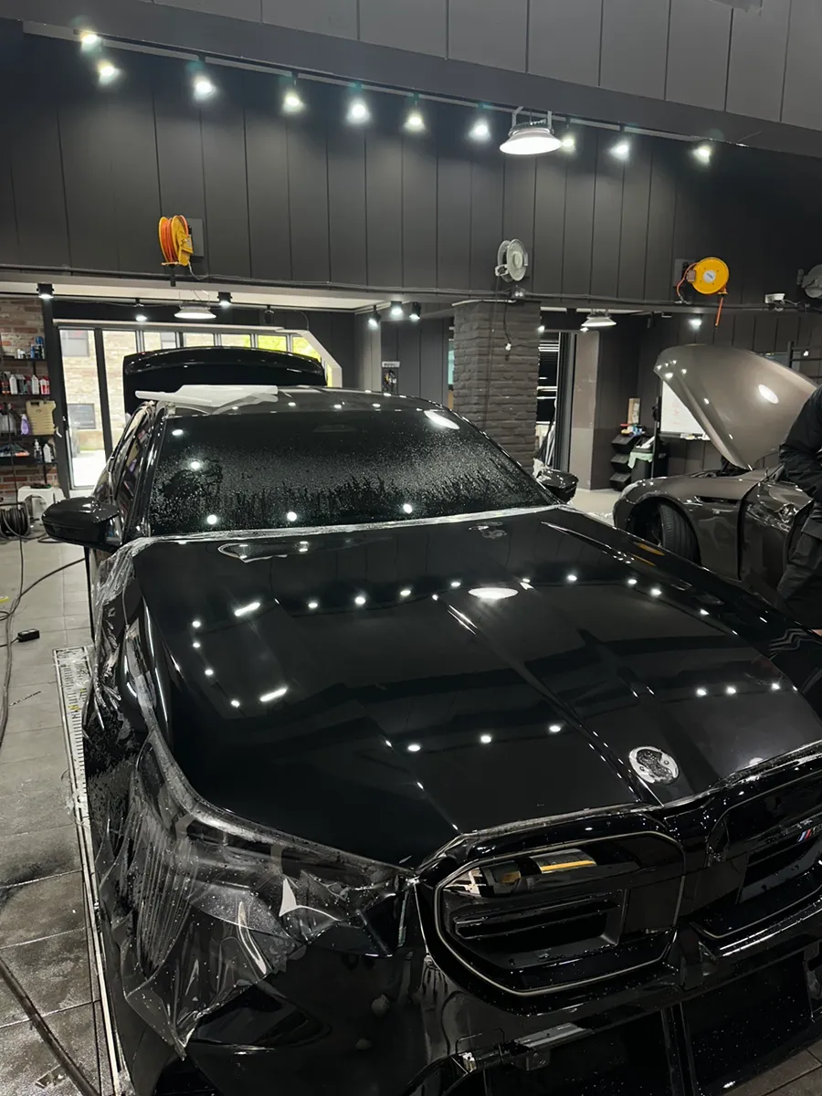 BMW M5のPPF施工事例|費用目安と仕上がり 施工写真 1-3