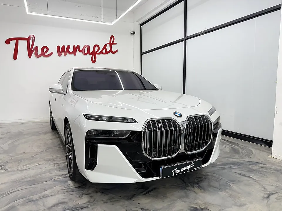 BMW 7 Series G70 デュオトーンラッピング事例|費用目安・仕上がり 施工写真 3-1