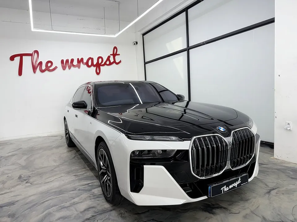 BMW 7 Series G70 デュオトーンラッピング事例|費用目安・仕上がり 施工写真 1-2