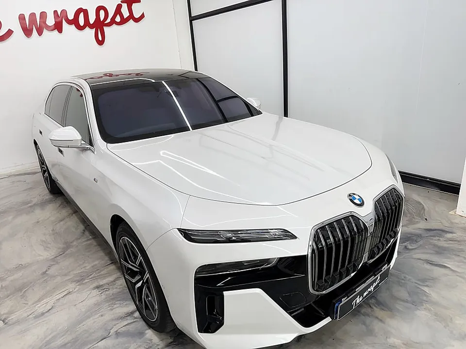 BMW 7 Series G70 デュオトーンラッピング事例|費用目安・仕上がり 施工写真 2-2