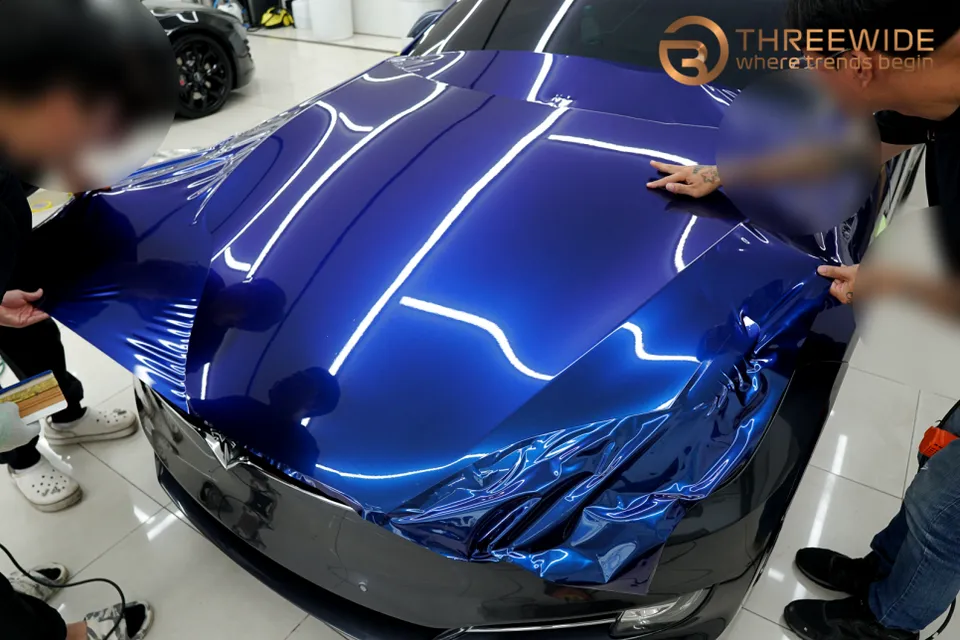 Tesla Model Sのカーラッピング事例|高級感あふれる仕上がり 施工写真 1-2