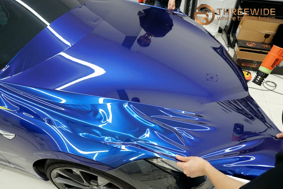 Tesla Model Sのカーラッピング事例|高級感あふれる仕上がり 施工写真 2-2
