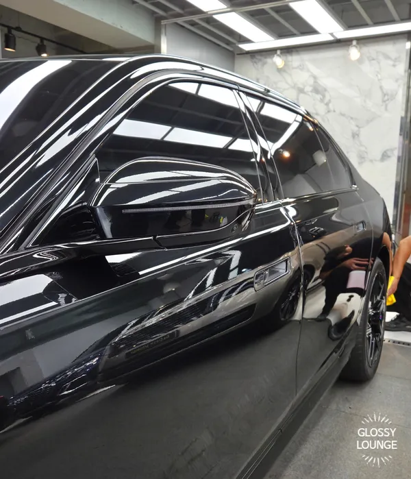 BMW 7 Series wheel repair - BMW 7 Series Wheel Painting Review — All Black Transformation photo 3