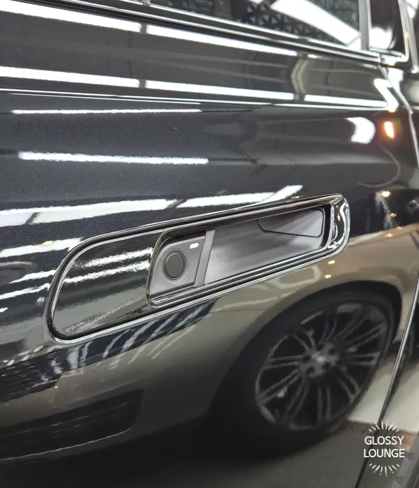 BMW 7 Series wheel repair - BMW 7 Series Wheel Painting Review — All Black Transformation photo 4
