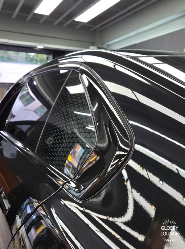 BMW 7 Series wheel repair - BMW 7 Series Wheel Painting Review — All Black Transformation photo 5