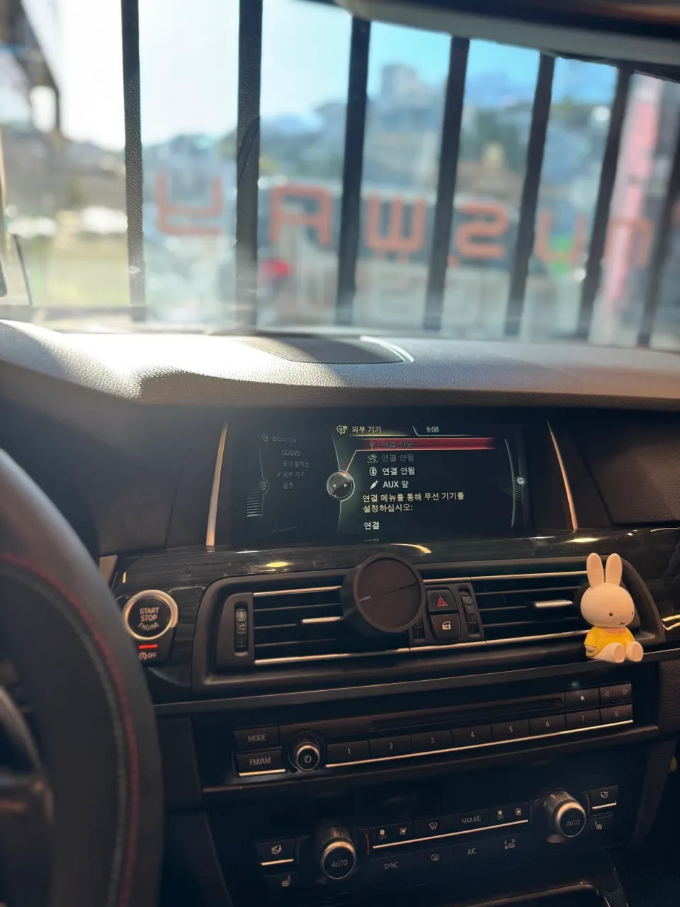 BMW 5 Series F10のAndroid Auto・CarPlay取付事例 施工写真 2