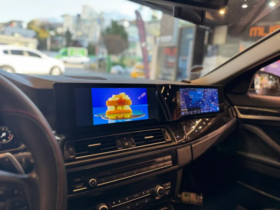 BMW 5 Series F10のAndroid Auto・CarPlay取付事例 施工写真 3