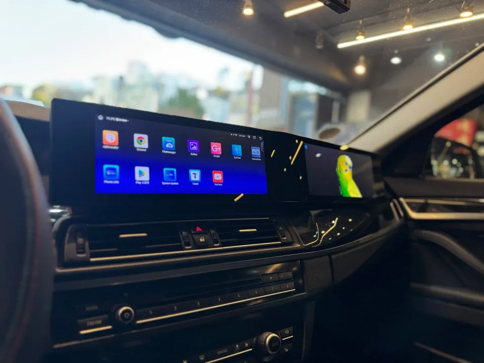 BMW 5 Series F10のAndroid Auto・CarPlay取付事例 施工写真 4