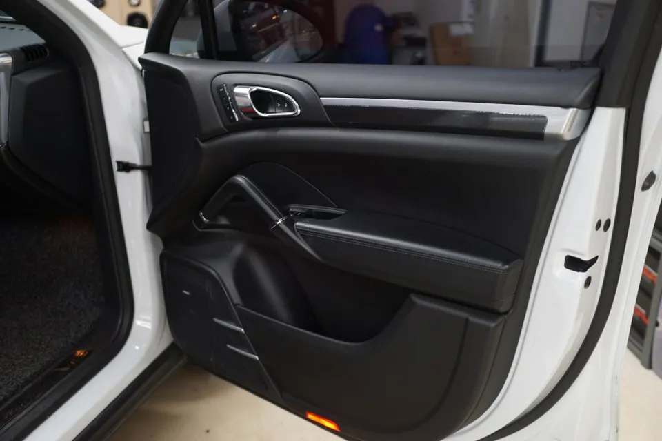 Porsche Cayenne ambient lighting review
