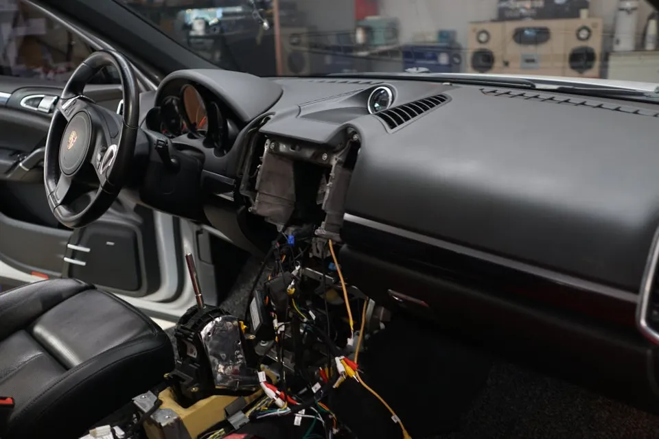 Porsche Cayenne ambient lighting - Porsche Cayenne Ambient Lighting Upgrade: Enhanced Interior LED M photo 3