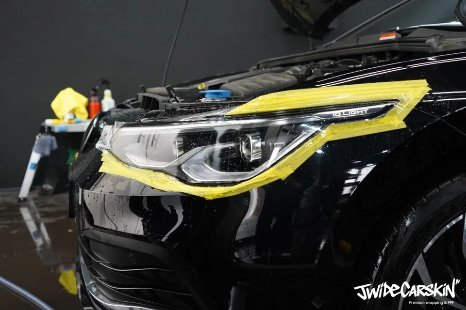 Volkswagen GolfのPPF施工事例｜ヘッドライト保護 施工写真 1-2