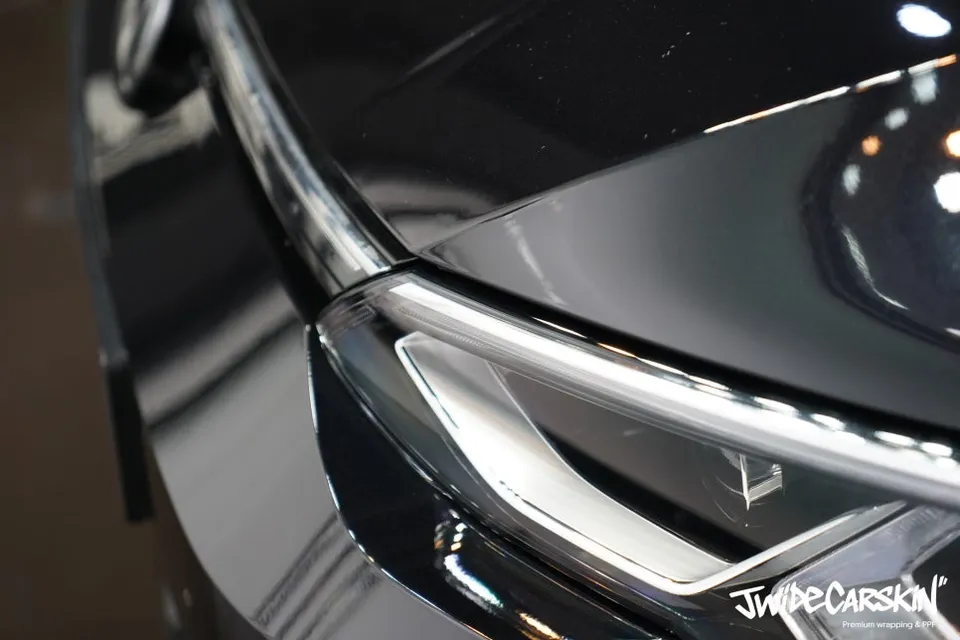 Volkswagen GolfのPPF施工事例｜ヘッドライト保護 施工写真 1-3