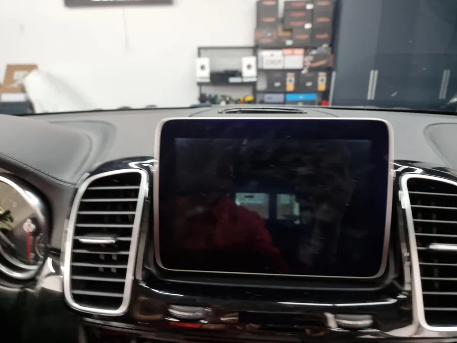 Mercedes-Benz GLSのAndroid Auto・CarPlay取付事例 施工写真 5