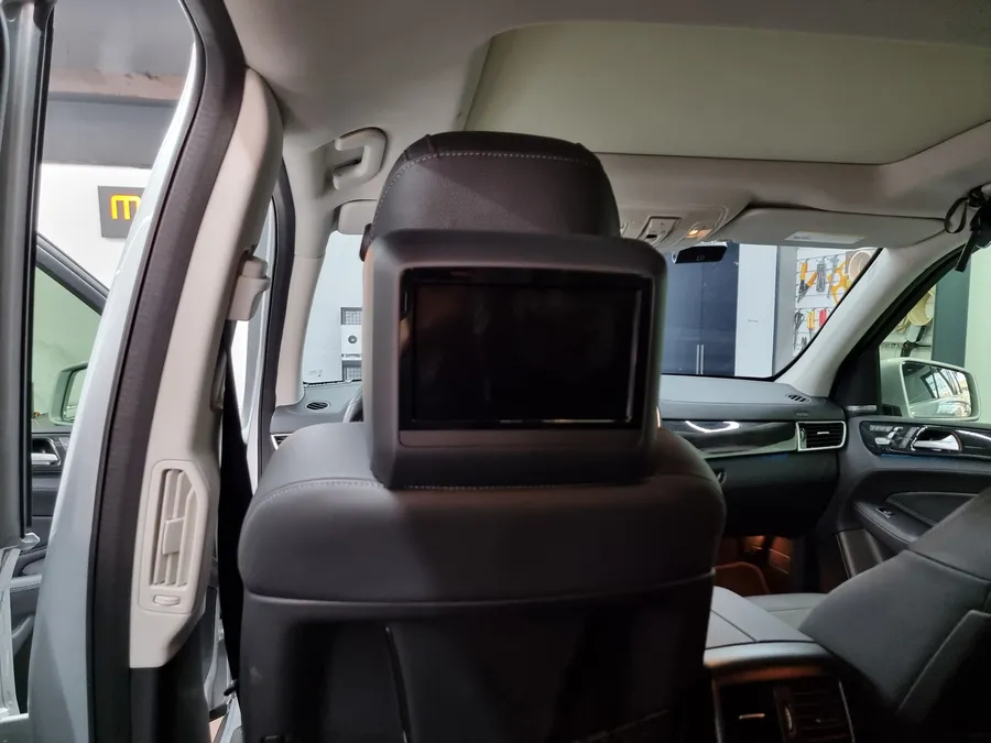 Mercedes-Benz GLSのAndroid Auto・CarPlay取付事例 施工写真 6