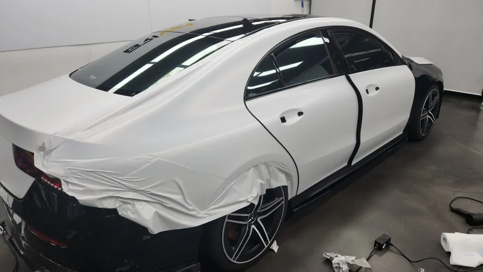 Mercedes-Benz CLA 250のカーラッピング事例|3Mフィルムで高級感UP 施工写真 1-2