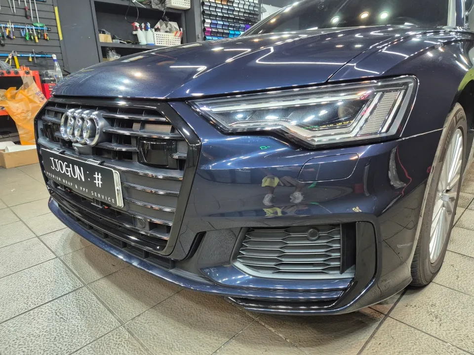 Audi A6のクロームモールラッピング事例|費用目安・仕上がり 施工写真 1-3