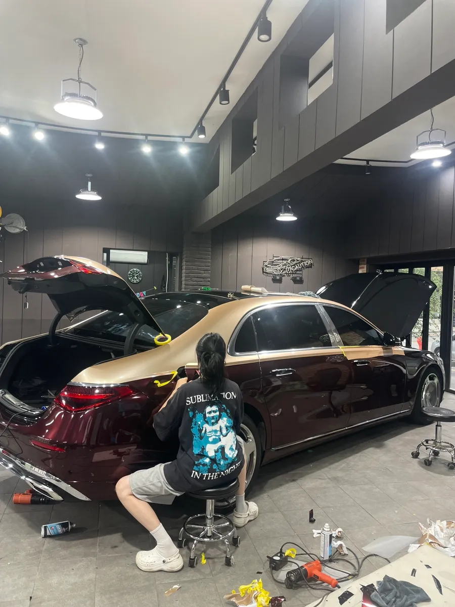 Mercedes-Benz S-Class Maybachのカーラッピング事例 施工写真 3-2