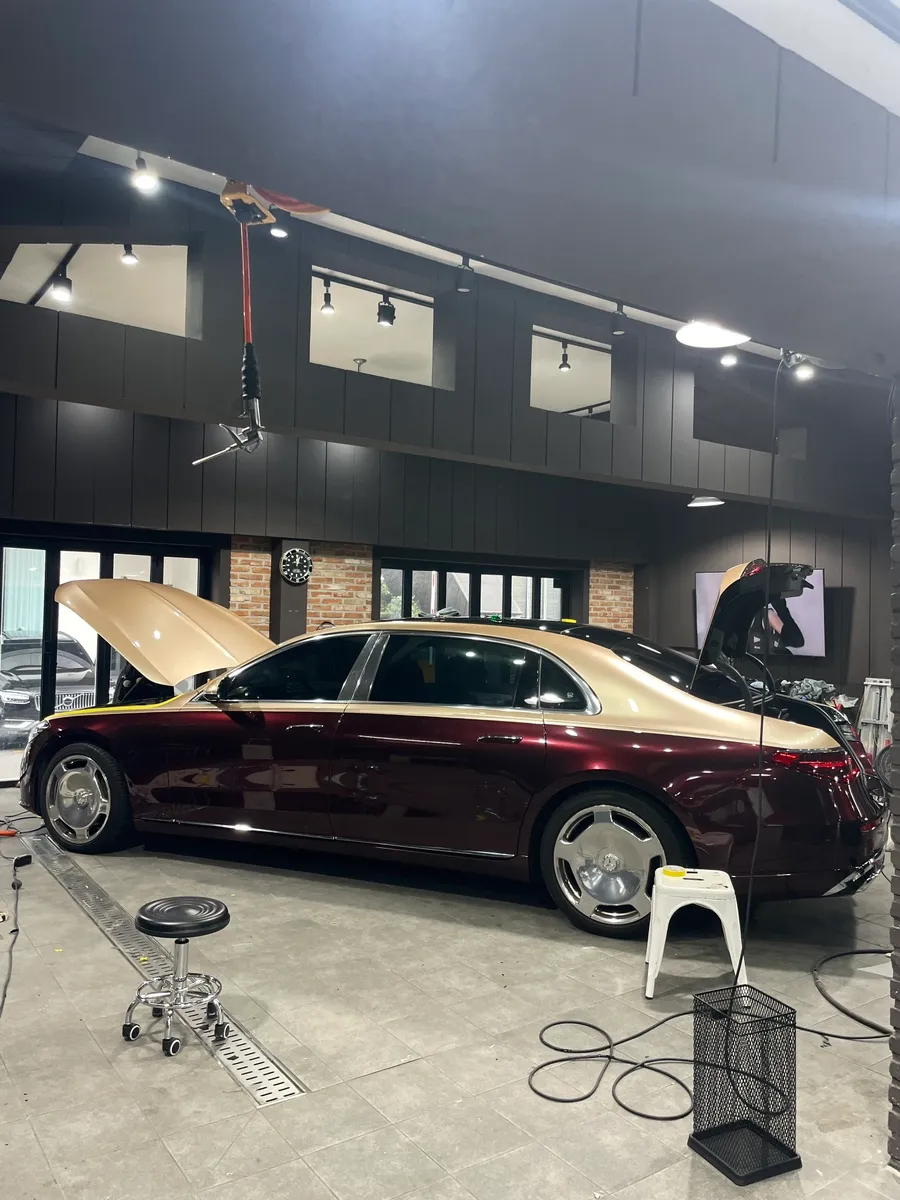 Mercedes-Benz S-Class Maybachのカーラッピング事例 施工写真 4-2