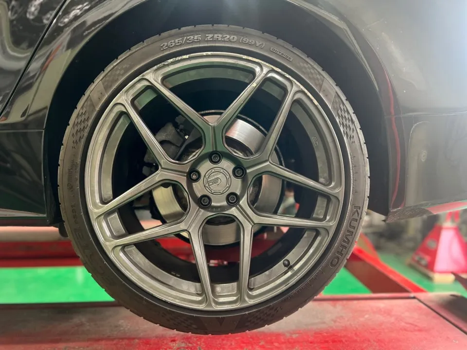 Audi S7のホイールリペア・塗装事例 施工写真 4-1