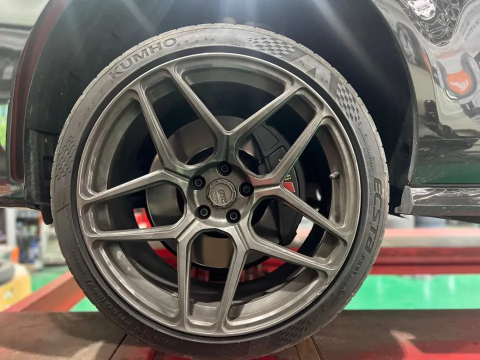 Audi S7のホイールリペア・塗装事例 施工写真 1-2