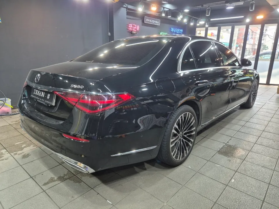 メルセデス・ベンツ S580のカーラッピング事例|費用目安・仕上がり 施工写真 2-1