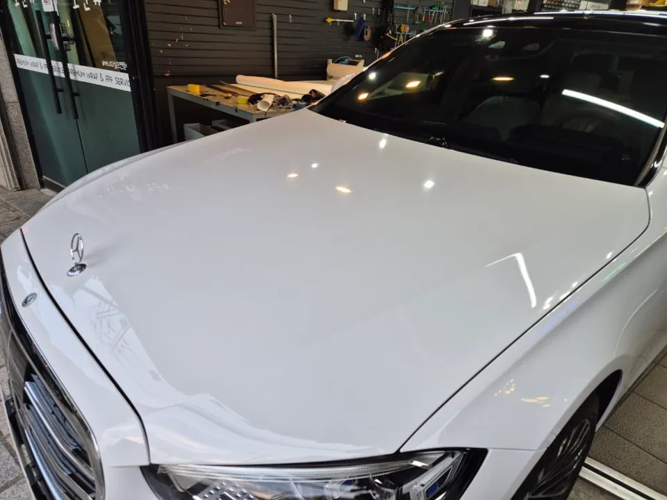 メルセデス・ベンツ S580のカーラッピング事例|費用目安・仕上がり 施工写真 3-1
