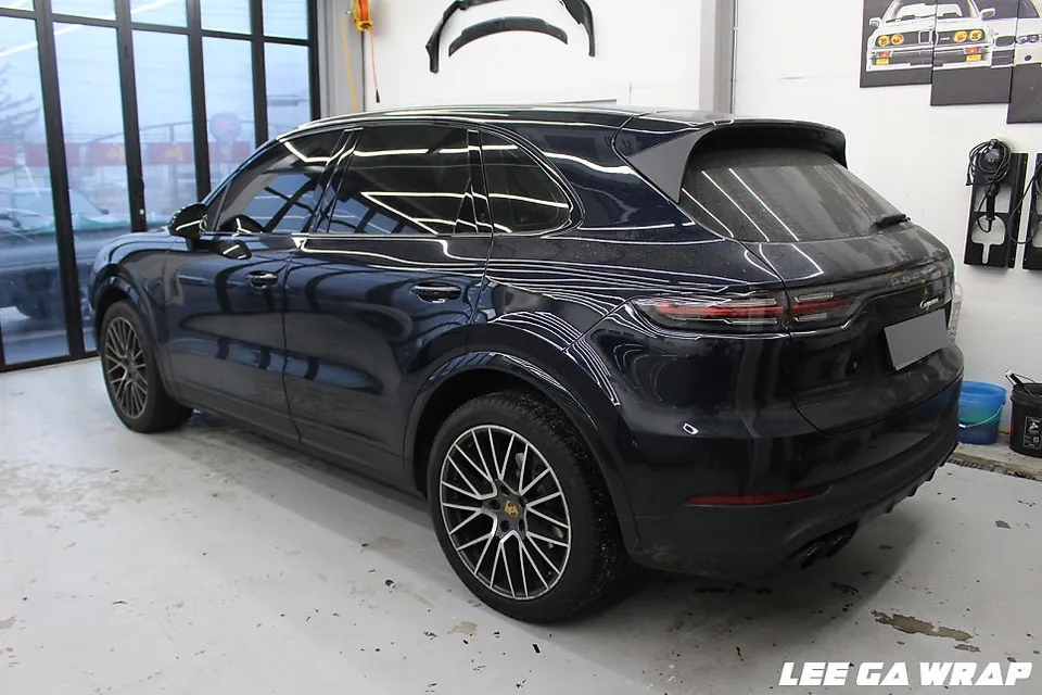 Porsche Cayenne vinyl wrap installation result