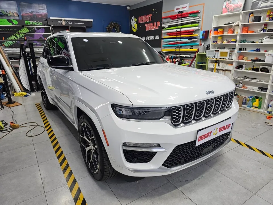 Jeep Grand Cherokeeのカーラッピング事例｜費用目安・仕上がり 施工写真 3-1
