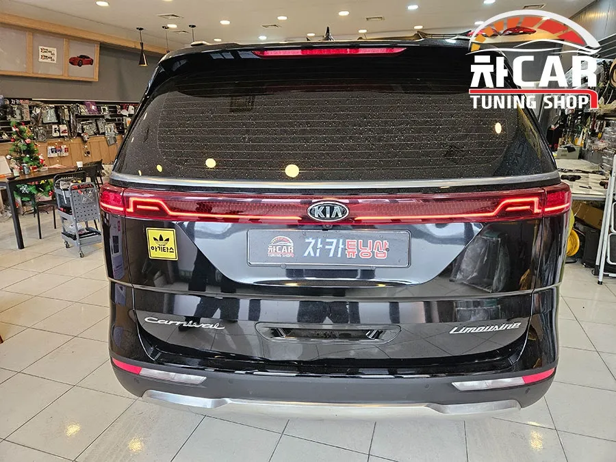 Kia Carnivalのドライブレコーダー取付事例 施工写真 1-2