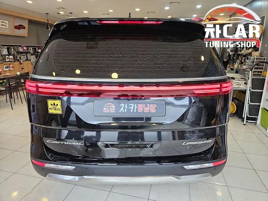 Kia Carnivalのドライブレコーダー取付事例 施工写真 2-2