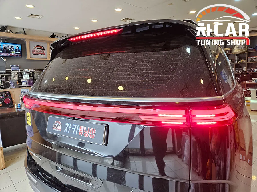 Kia Carnivalのドライブレコーダー取付事例 施工写真 3-2