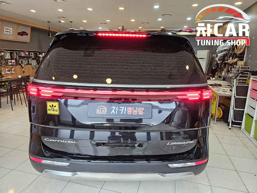 Kia Carnivalのドライブレコーダー取付事例 施工写真 4-2