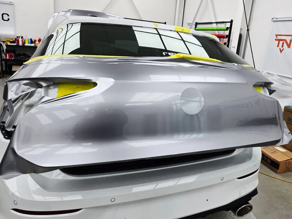 Volkswagen Golfのカーラッピング事例 施工写真 2-1