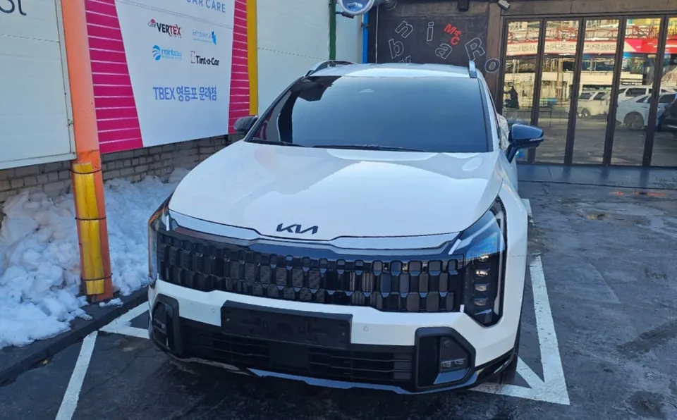 Kia Sportageのカーフィルム施工事例｜断熱・スモークフィルム 施工写真 2-1