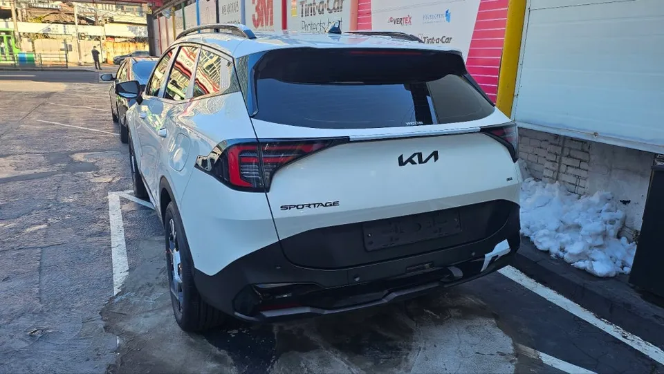 Kia Sportageのカーフィルム施工事例｜断熱・スモークフィルム 施工写真 1-2