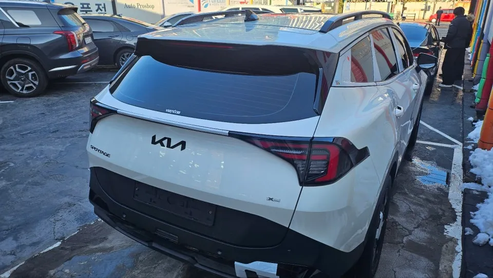 Kia Sportageのカーフィルム施工事例｜断熱・スモークフィルム 施工写真 2-2
