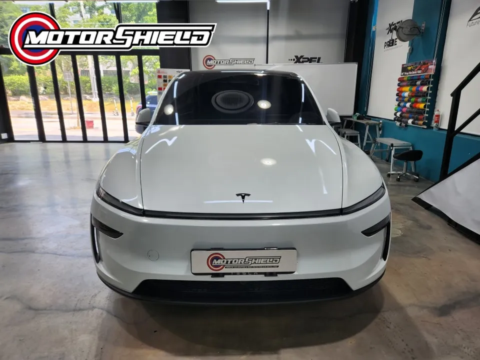 Tesla Model Yのカーラッピング事例|費用目安・仕上がり 施工写真 2-1
