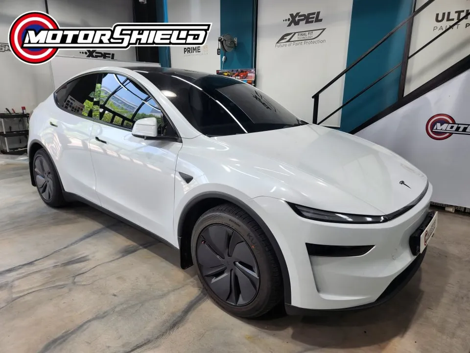 Tesla Model Yのカーラッピング事例|費用目安・仕上がり 施工写真 3-1