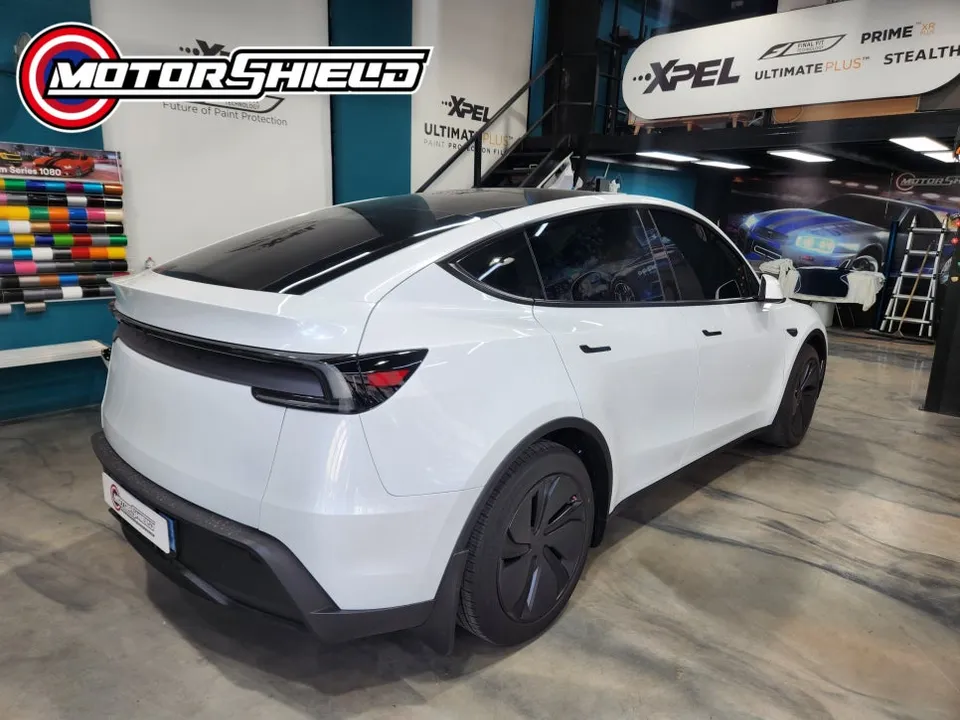 Tesla Model Yのカーラッピング事例|費用目安・仕上がり 施工写真 2-2