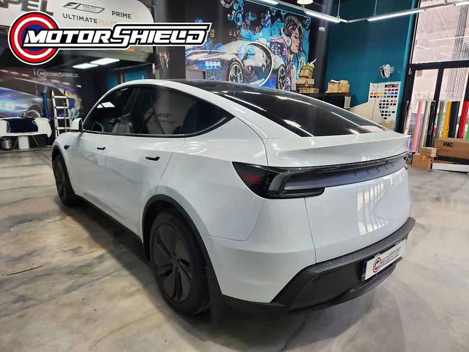 Tesla Model Yのカーラッピング事例|費用目安・仕上がり 施工写真 1-3