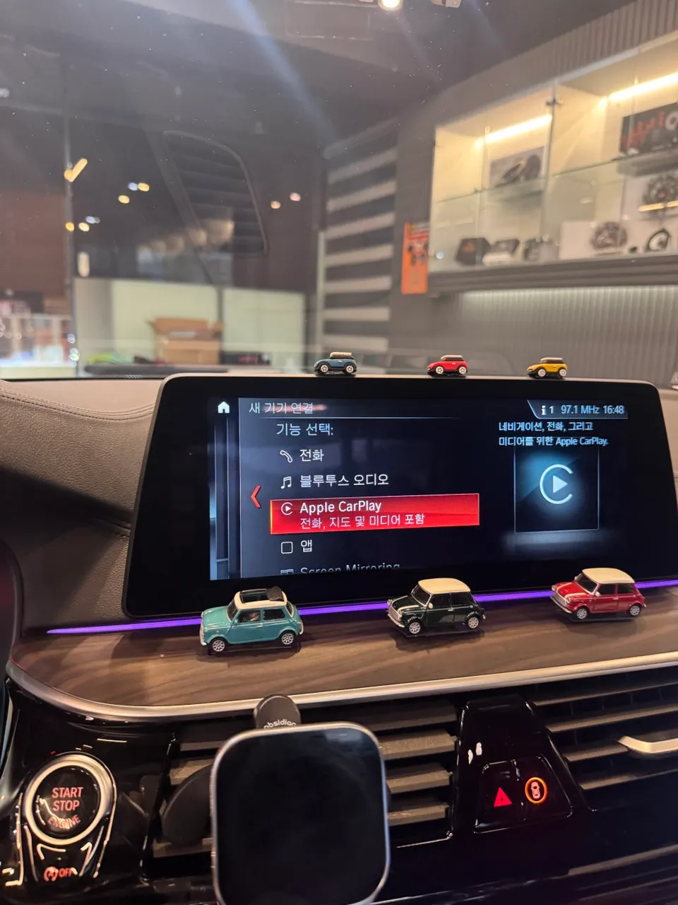 BMW 5 Series G30のAndroid Auto・CarPlay取付事例 施工写真 4-2