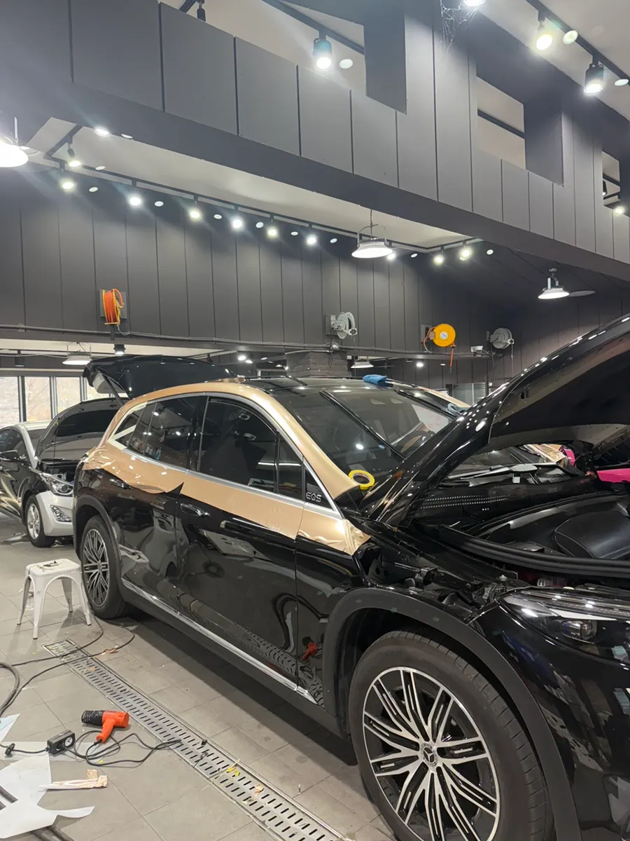 Mercedes-Benz EQSのカーラッピング事例|費用目安・仕上がり 施工写真 3-1