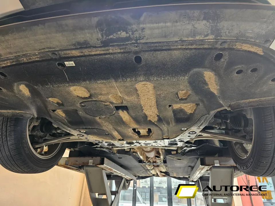 Kia K8 Undercarriage Mud Removal Review — Cleaned photo 2