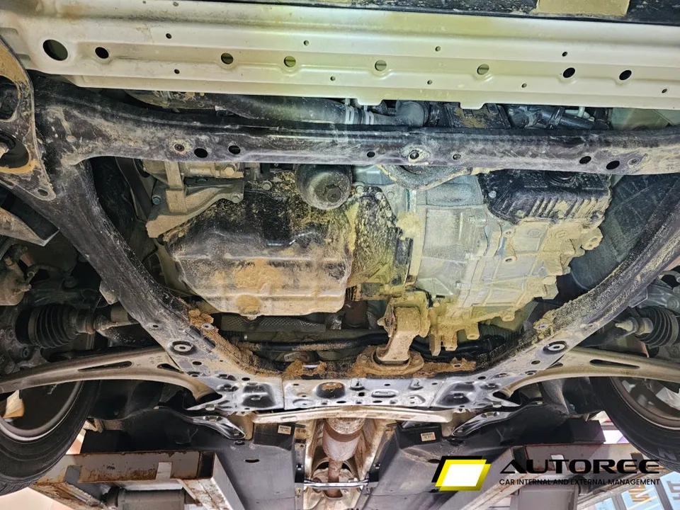 Kia K8 paint correction - Kia K8 Undercarriage Mud Removal Review — Cleaned photo 4